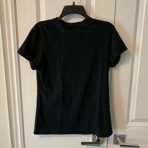 LULULEMON- Black T-Shirt